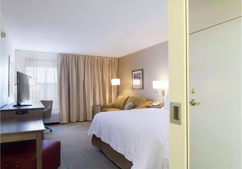 キングサイドベッドのスタンダードワンルーム, Hampton Inn Waterville