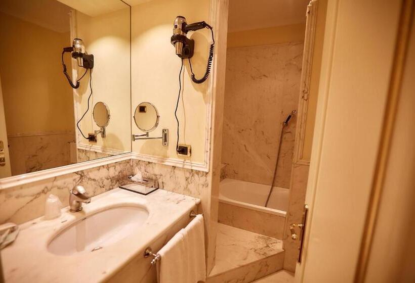 جناح, Villa Il Patriarca