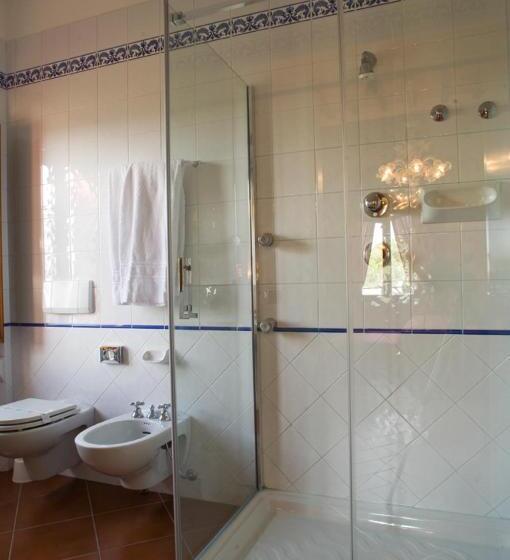 غرفة قياسية ثلاثية, Villa Il Patriarca