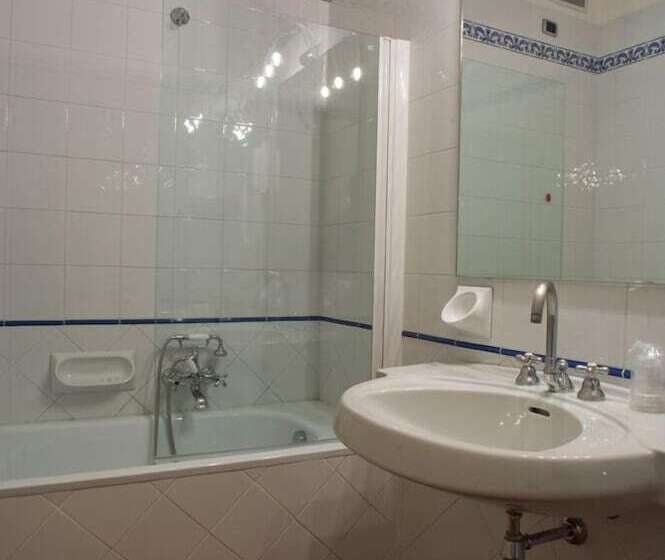 غرفة قياسية ثلاثية, Villa Il Patriarca