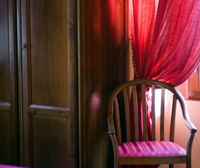 غرفة قياسية ثلاثية, Villa Il Patriarca