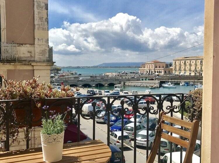 Triple Room Sea View, Posta