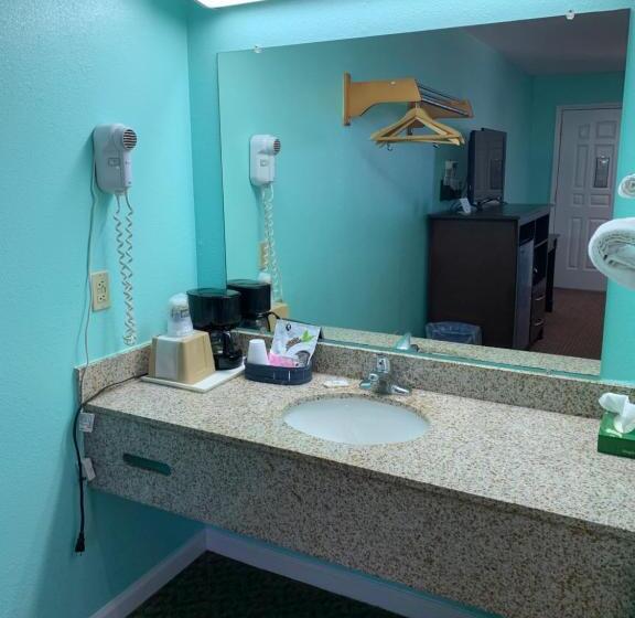 Номер Стандарт 2 Двуспальные Кровати, Scottish Inn  Clanton