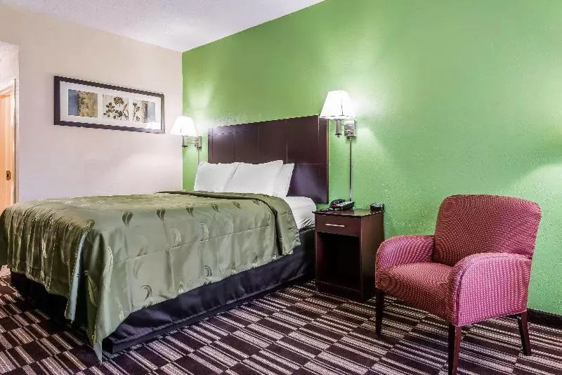 キングサイズベッドのスタンダードルーム, Quality Inn
