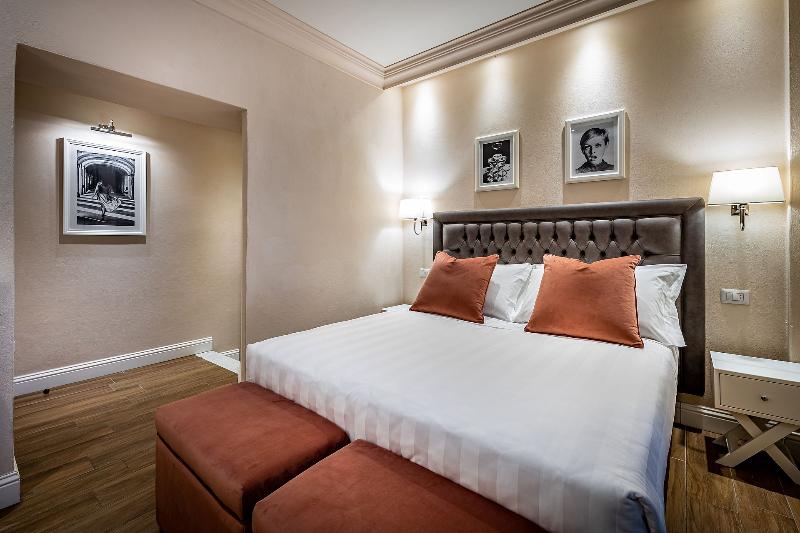 اتاق اکونومی, Ungherese Small Luxury