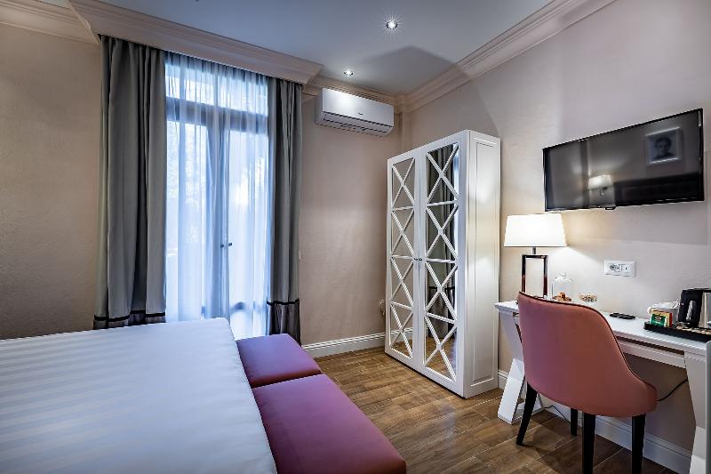 اتاق اکونومی, Ungherese Small Luxury