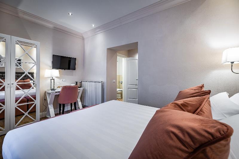 اتاق اکونومی, Ungherese Small Luxury