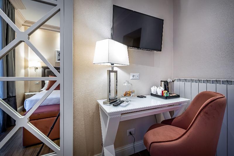 اتاق اکونومی, Ungherese Small Luxury