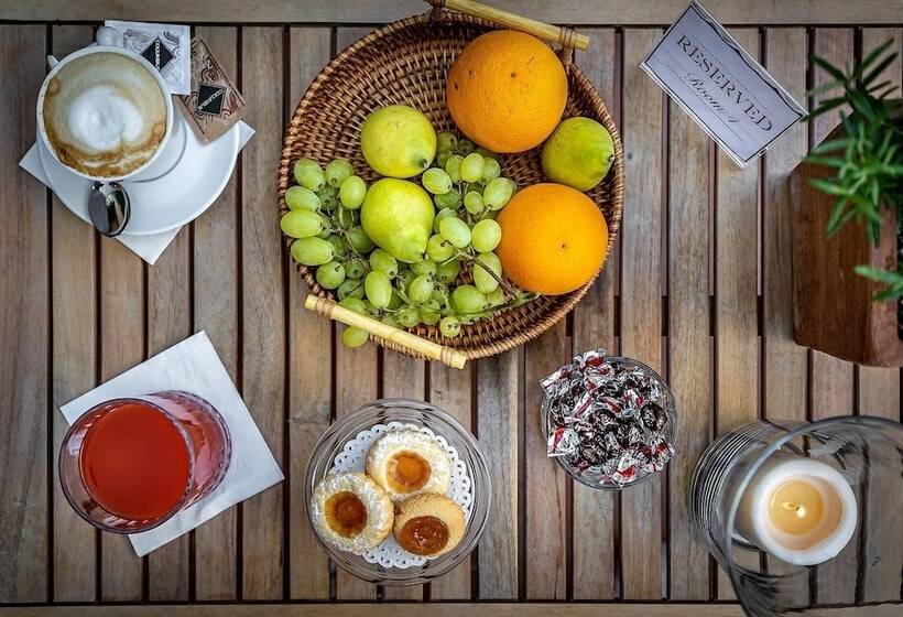 اتاق عادی, Ungherese Small Luxury