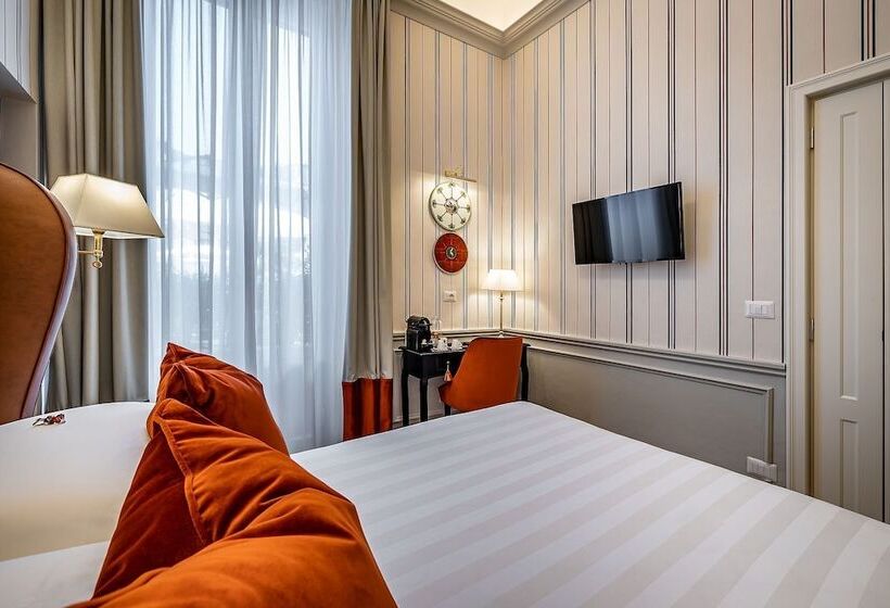 اتاق عادی, Ungherese Small Luxury