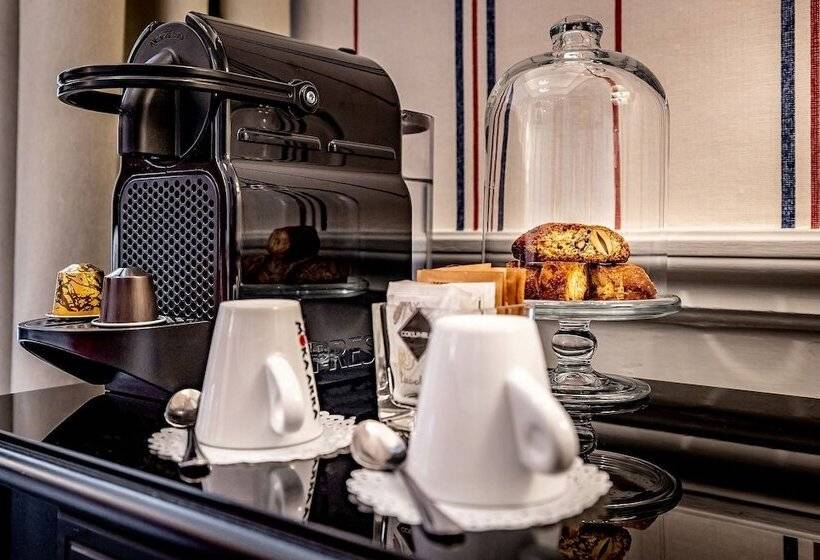 اتاق عادی, Ungherese Small Luxury