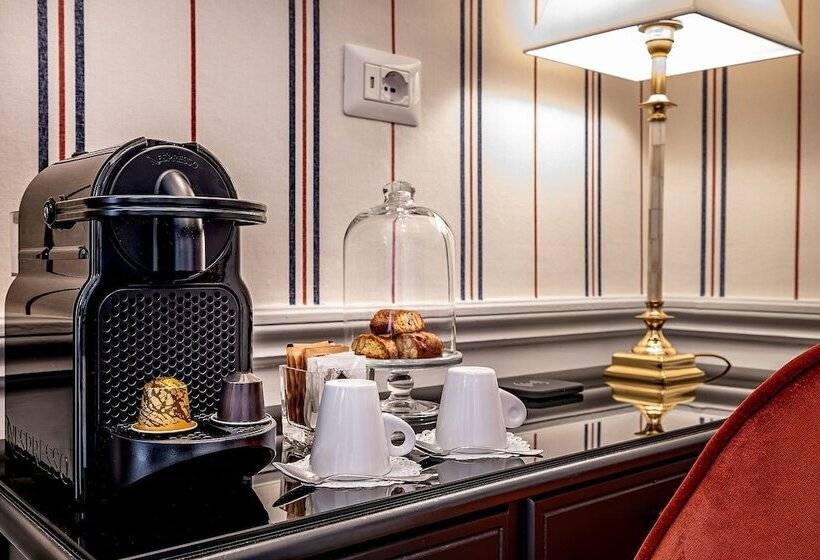 اتاق عادی, Ungherese Small Luxury