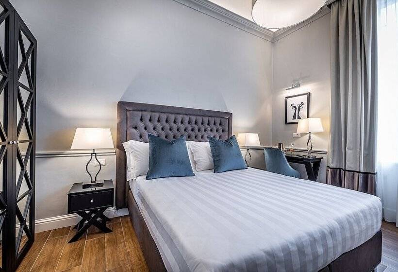 اتاق اکونومی, Ungherese Small Luxury