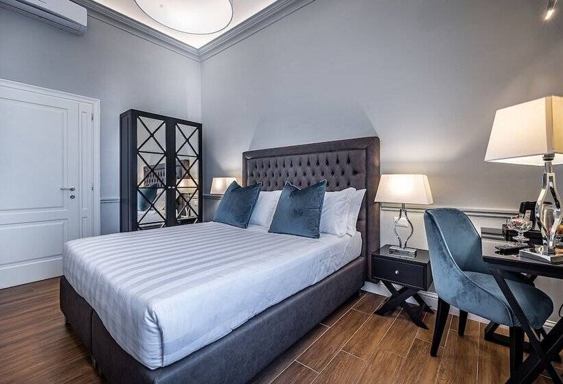 اتاق اکونومی, Ungherese Small Luxury