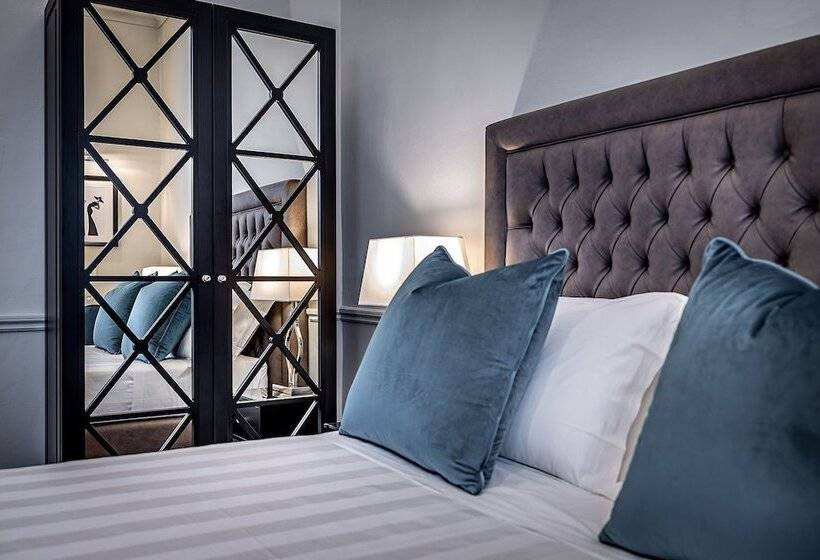 اتاق اکونومی, Ungherese Small Luxury