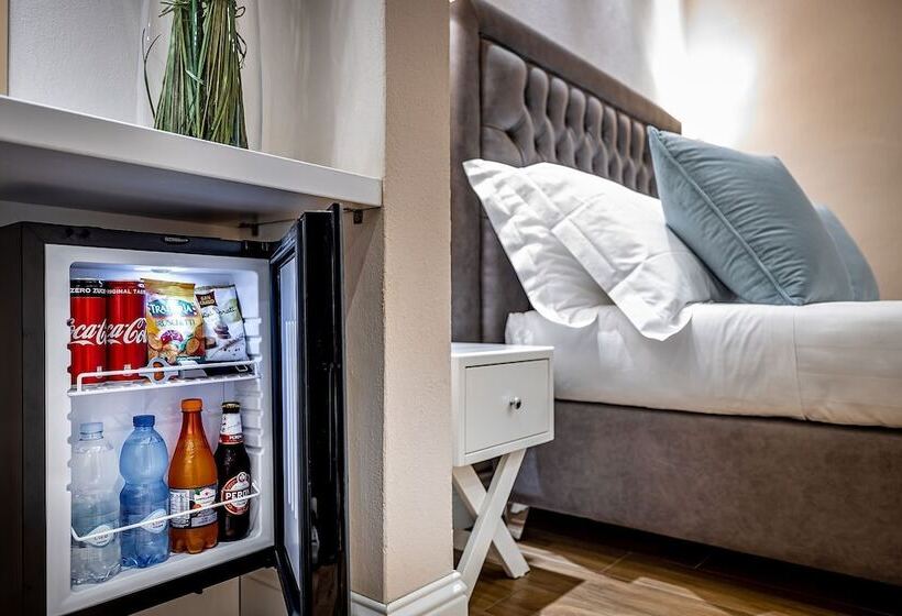 اتاق عادی, Ungherese Small Luxury