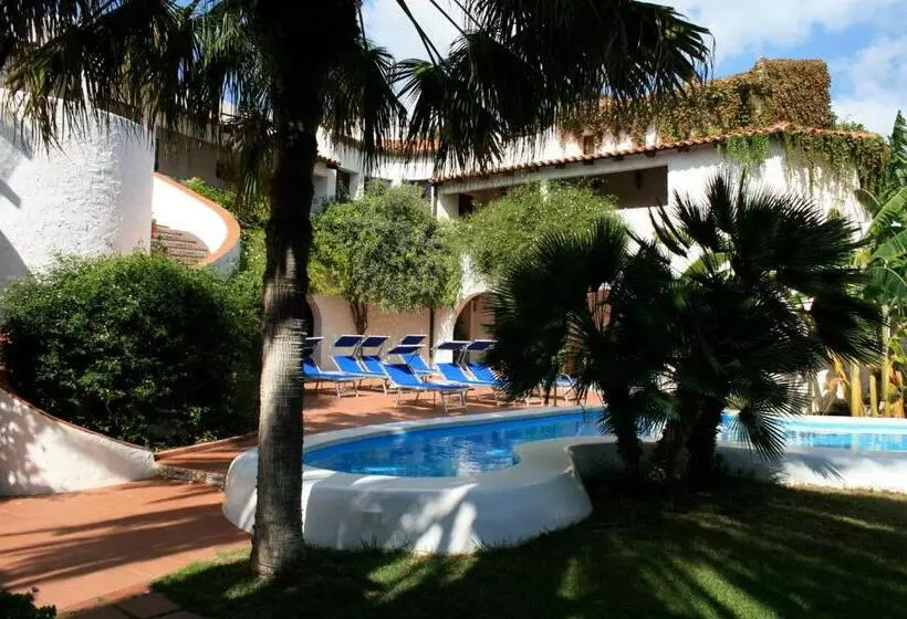 اتاق استاندارد سه نفره, Villa Mediterranea