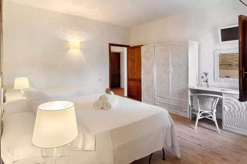 اتاق استاندارد سه نفره, Villa Mediterranea