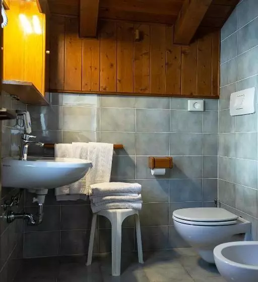 Standard Neljän Hengen Huone, Villaggio Nevada