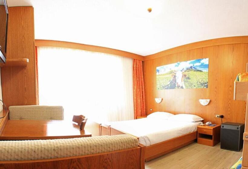 חדר סטנדרט לארבעה, Villaggio Nevada