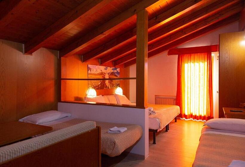 חדר סטנדרט לארבעה, Villaggio Nevada