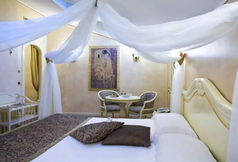 シニアスイート, Vip S Motel Luxury Accommodation & Spa