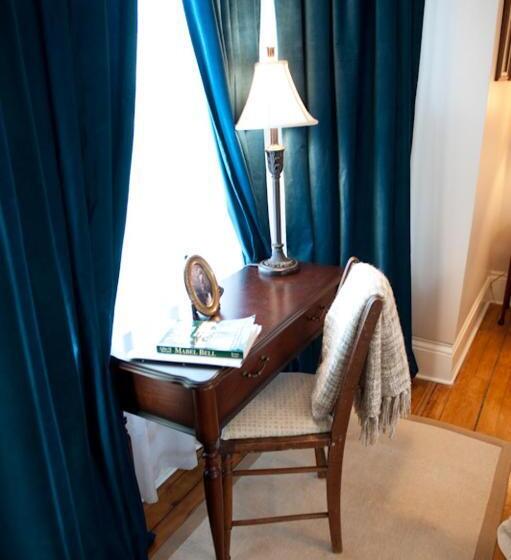 חדר דלוקס, Dunlop Inn