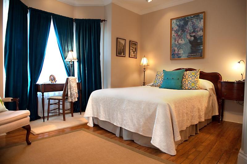 חדר דלוקס, Dunlop Inn