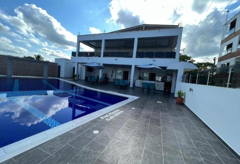 Четырехместный Номер Стандарт с Балконом, Magfair