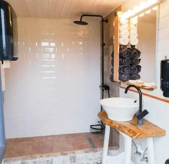 ２ベッドルームハウス, Tiny House   Baia De Fier