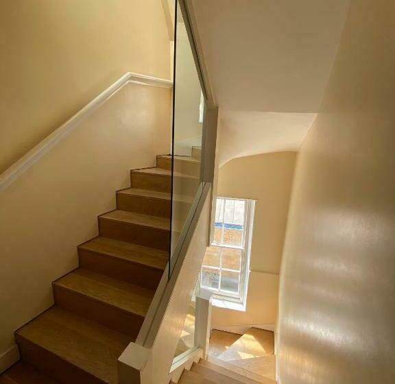 إستوديو قياسى, Seven Dials Studio