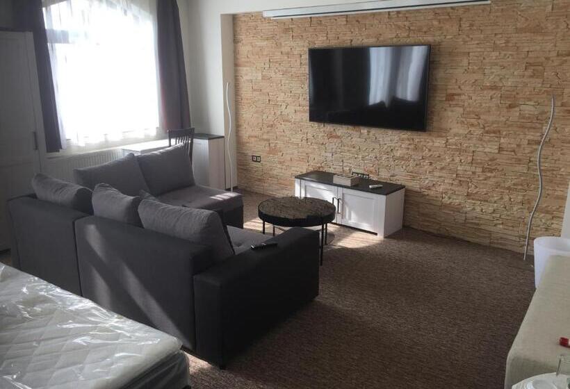 バルコニー付スイート, Vulkán Wellness Panzió