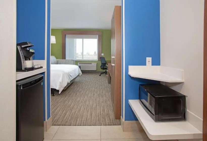 身障者適用キングサイズベッドルーム, Holiday Inn Express & Suites   Goodland I 70, An Ihg