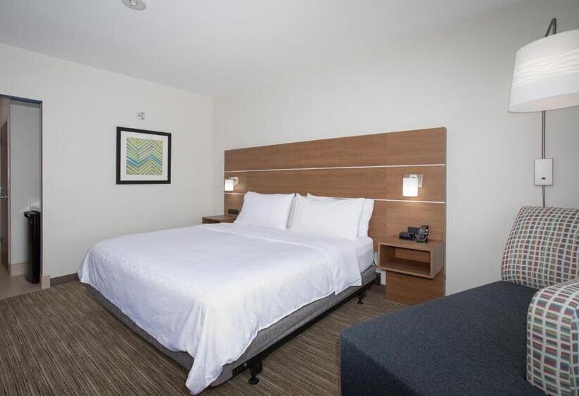 适合残疾人士使用的带超级大床的标准间, Holiday Inn Express & Suites   Goodland I 70, An Ihg