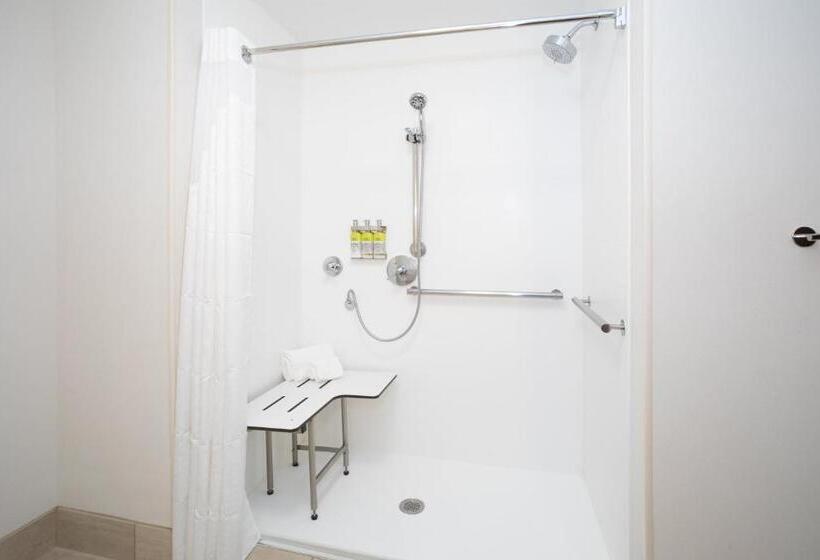 Номер Стандарт Кровать Кинг Адаптированный для Инвалидов, Holiday Inn Express & Suites Goodland I 70, An Ihg