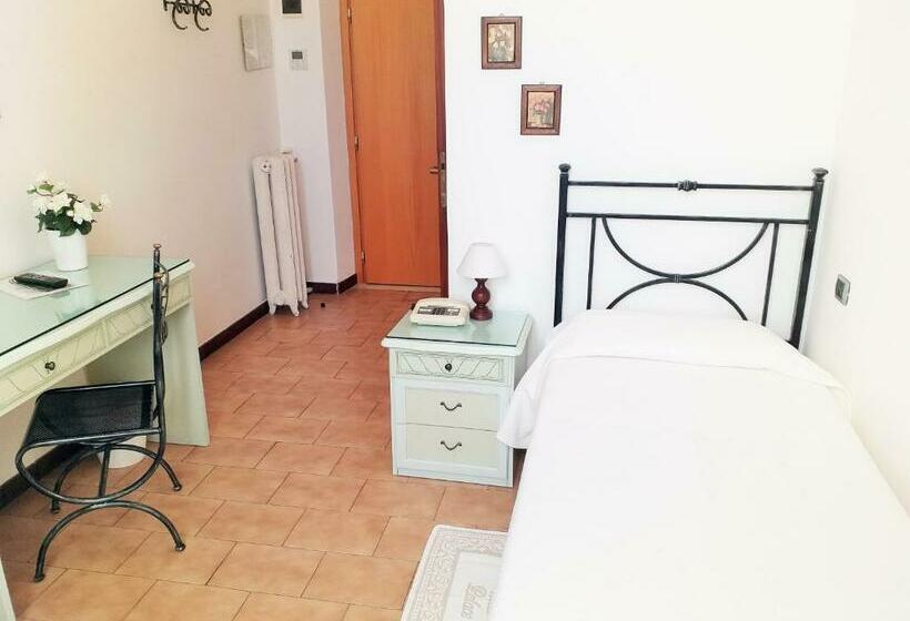 غرفة قياسية فردية, Palace