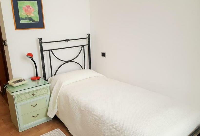 غرفة قياسية فردية, Palace