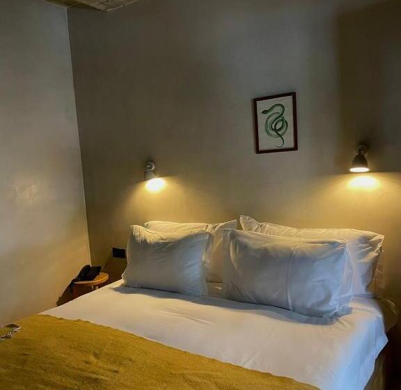 디럭스 룸, In Gallery Hotel & Spa