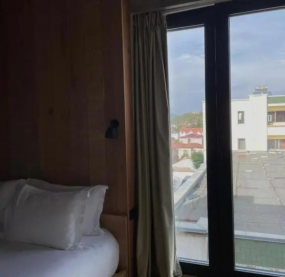 اتاق استاندارد سه نفره, In Gallery Hotel & Spa