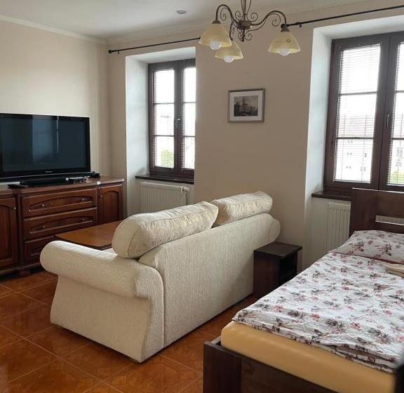 Апартаменты 1 Спальня, četnická Stanice Hluboká