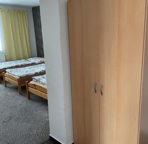 4인용 스탠다드 룸, četnická Stanice Hluboká
