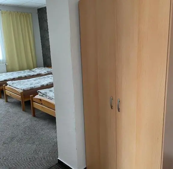 スタンダード４人部屋, četnická Stanice Hluboká