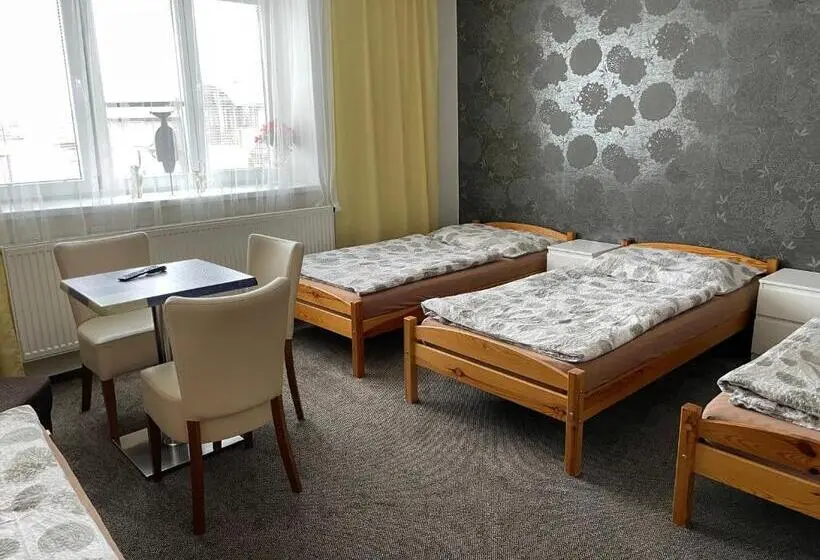 スタンダード４人部屋, četnická Stanice Hluboká