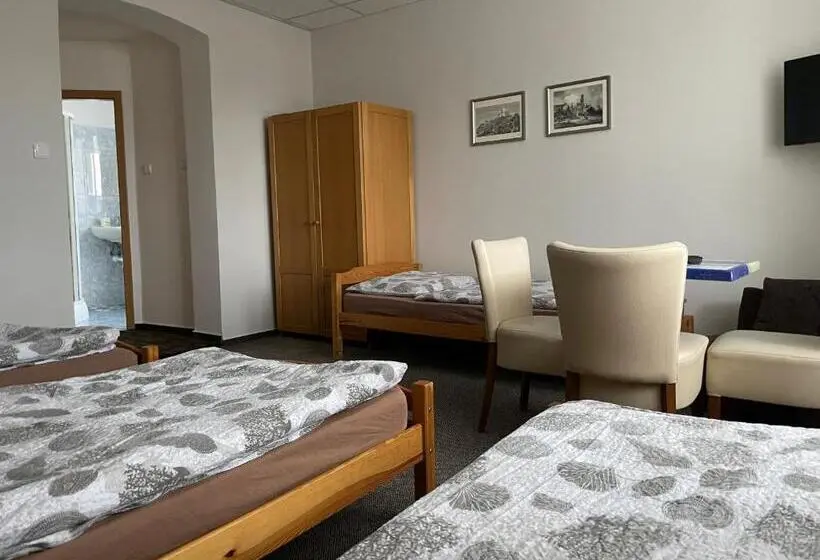 スタンダード４人部屋, četnická Stanice Hluboká