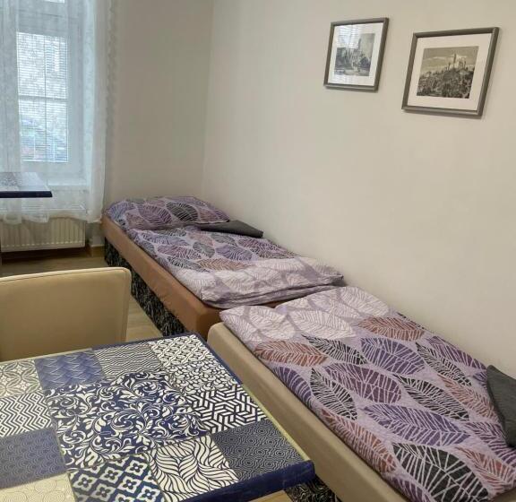 Номер Стандарт, četnická Stanice Hluboká