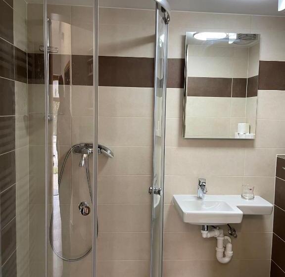 Апартаменты 1 Спальня Нижний Этаж, četnická Stanice Hluboká