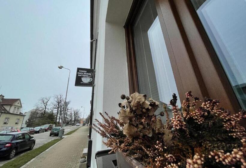 Апартаменты 1 Спальня Нижний Этаж, četnická Stanice Hluboká