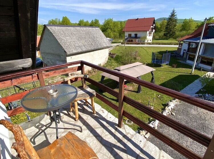 غرفة قياسية مزوَّدة بشُرفة, Guest House Plitvice Waterfall