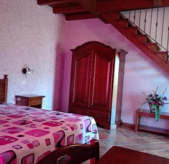 اتاق استاندارد چهارنفره با چشم‌انداز باغ, Agriturismo Aurea