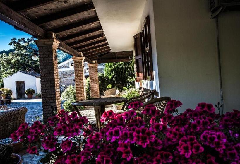 Четырехместный Номер Стандарт Вид на Сад, Agriturismo Aurea